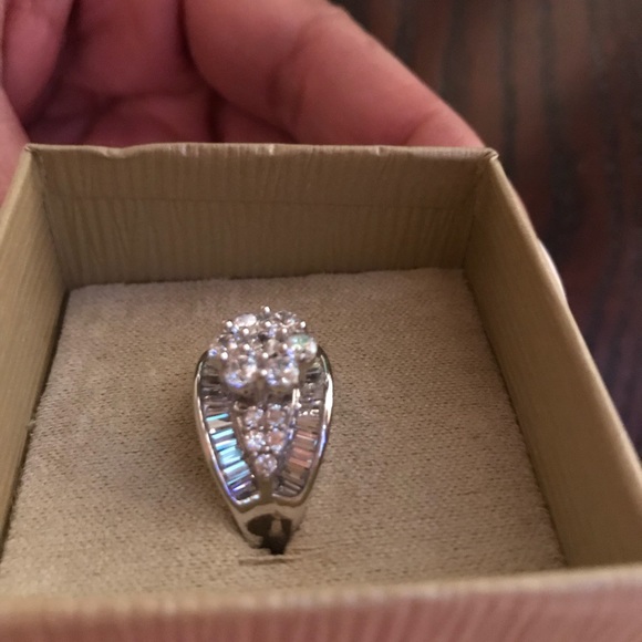 💥BNWT Ring💥 - Picture 2 of 8